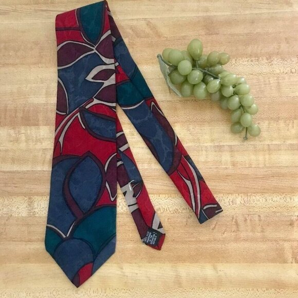 #1180 VTG Fashion Neckwear brand Red Print silk necktie - Picture 3 of 6